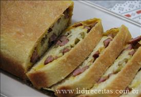 Pão Recheado com Linguiça Calabresa