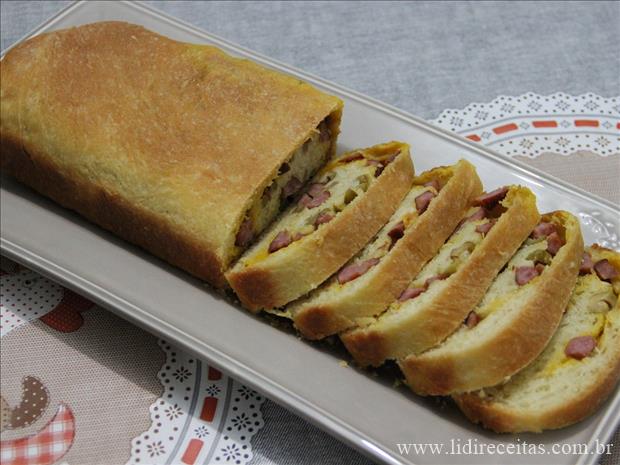Pão Recheado com Linguiça Calabresa